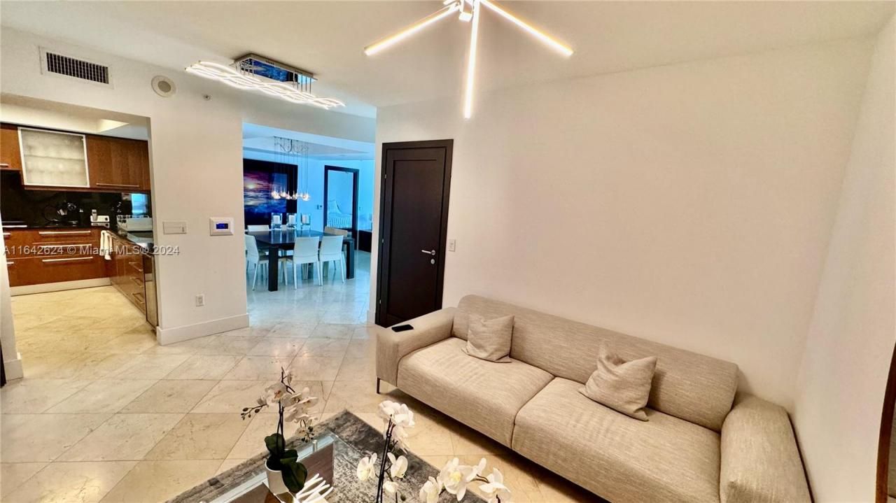 1331 Brickell Bay Dr, Unit 1109, Miami, FL 33131 Photo