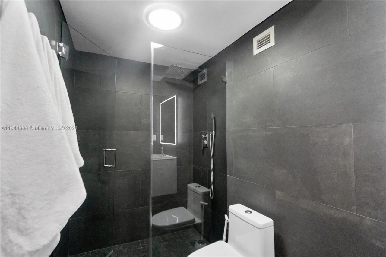 100 Lincoln Rd, Unit 1104, Miami Beach, FL 33139 Photo