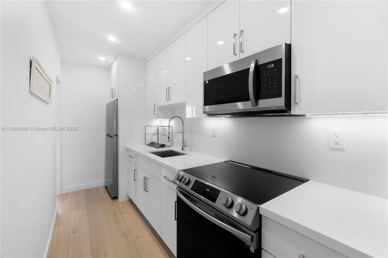 100 Lincoln Rd, Unit 1104, Miami Beach, FL 33139 Photo