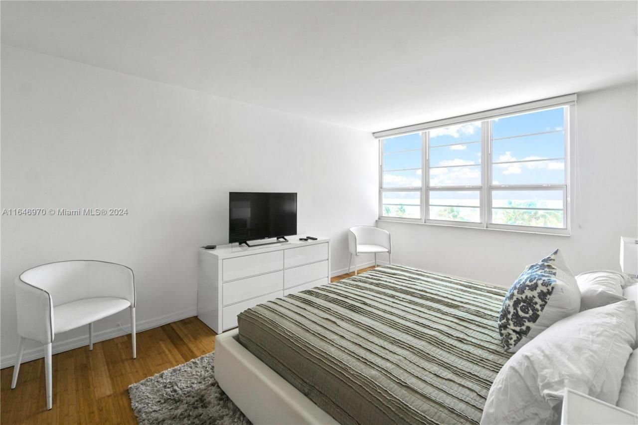 100 Lincoln Rd, Unit 548, Miami Beach, FL 33139 Photo