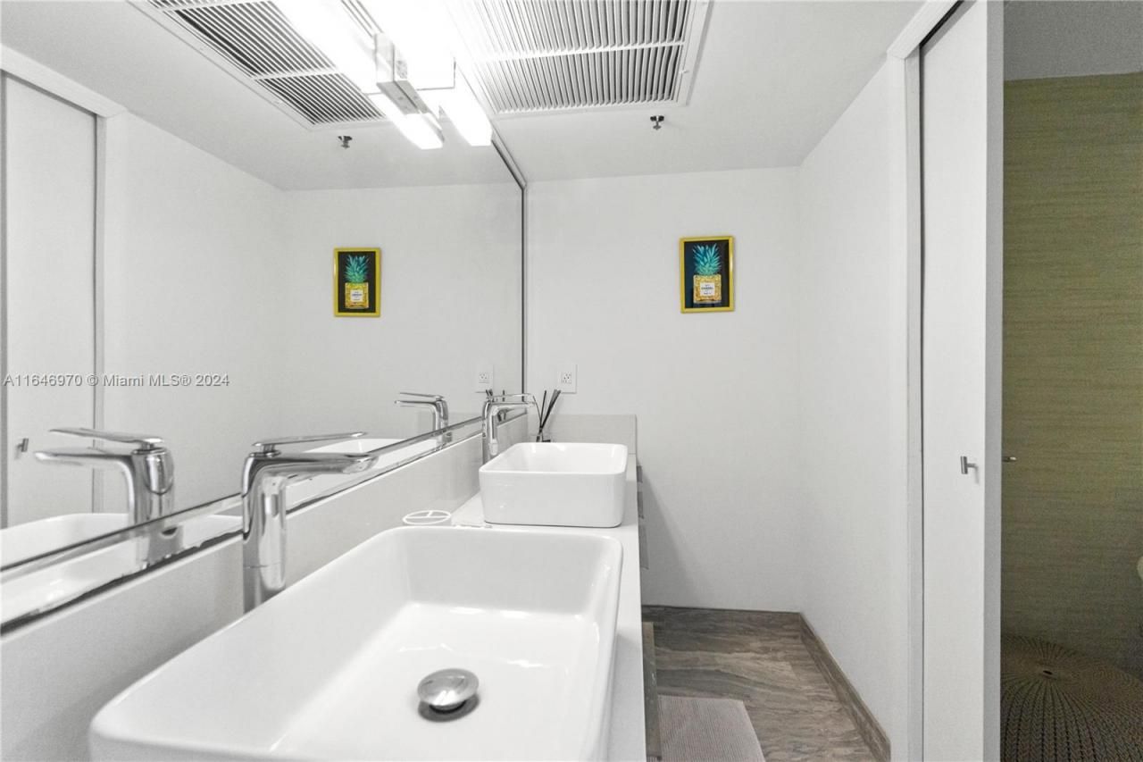 100 Lincoln Rd, Unit 548, Miami Beach, FL 33139 Photo