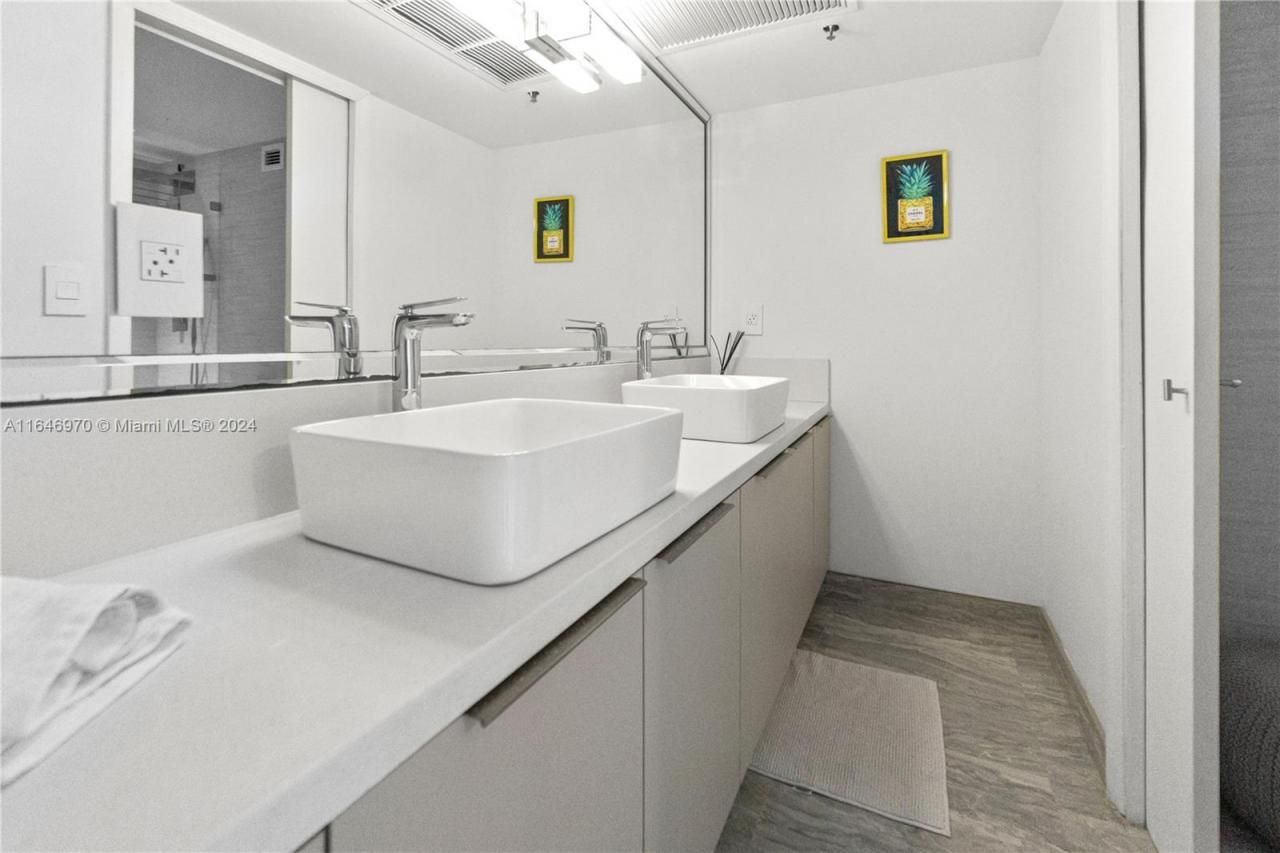 100 Lincoln Rd, Unit 548, Miami Beach, FL 33139 Photo