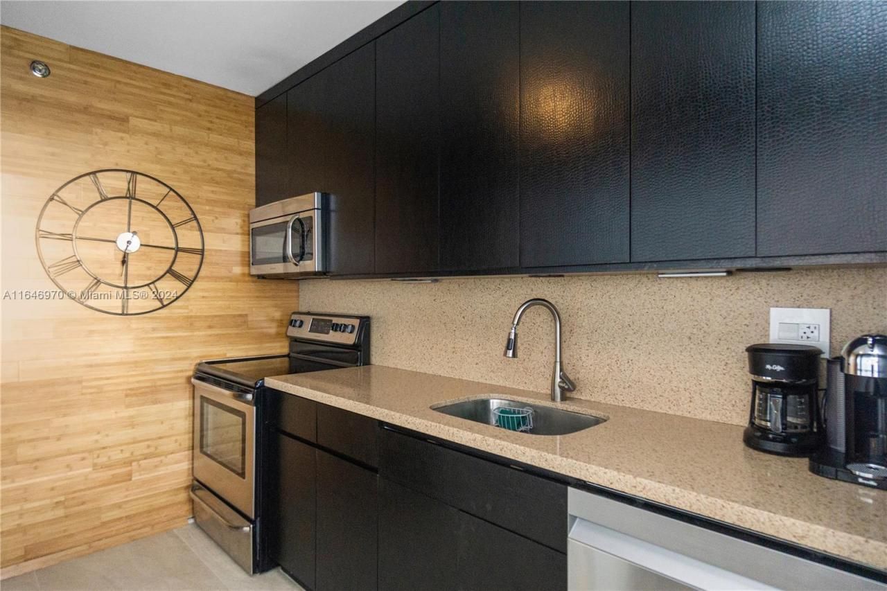 100 Lincoln Rd, Unit 548, Miami Beach, FL 33139 Photo