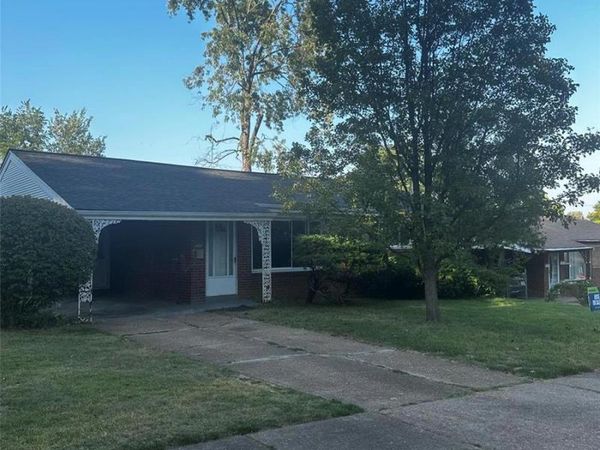 7525 dajoby, University City, MO 63130