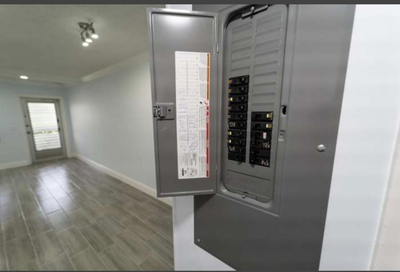 309 Windsor N, West Palm Beach, FL 33417 Photo