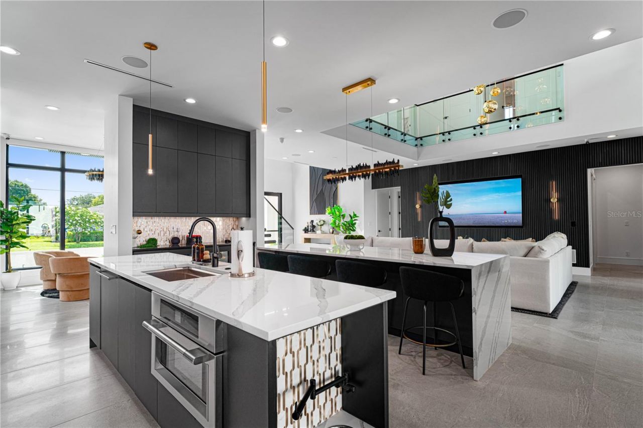 2201 N Glenwood Drive, Tampa, FL 33602 Photo