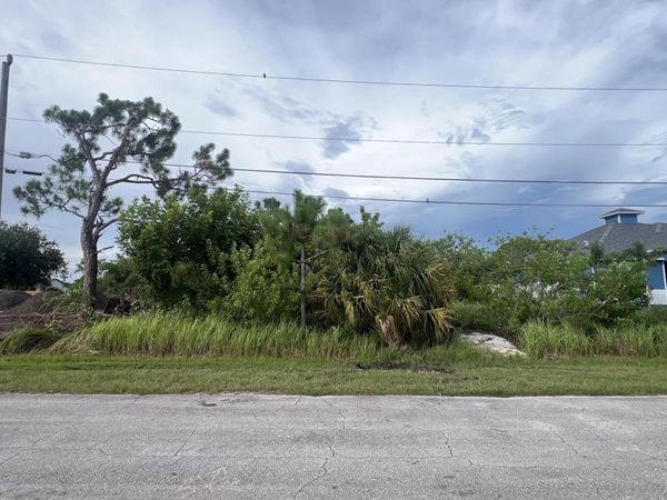 2607 SW Fair Isle Road, Port Saint Lucie, FL 34987