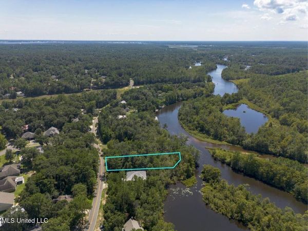 Bayou Circle, Diamondhead, MS 39525