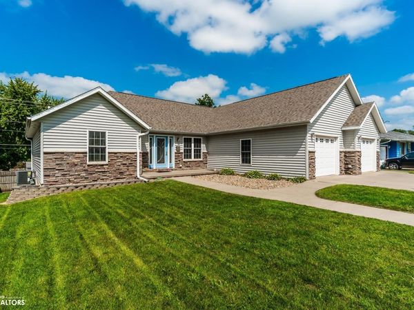 403 E Carleton Street, Toledo, IA 52342