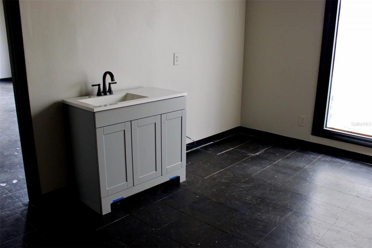 2300 S Orange Blossom Trail, Orlando, FL 32805 Photo