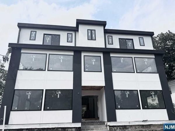 1079 Palisade Avenue, FORT LEE, NJ 07024