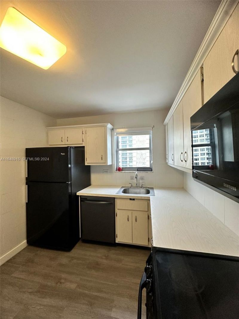 5555 Collins Ave, Unit 10B, Miami Beach, FL 33140 Photo