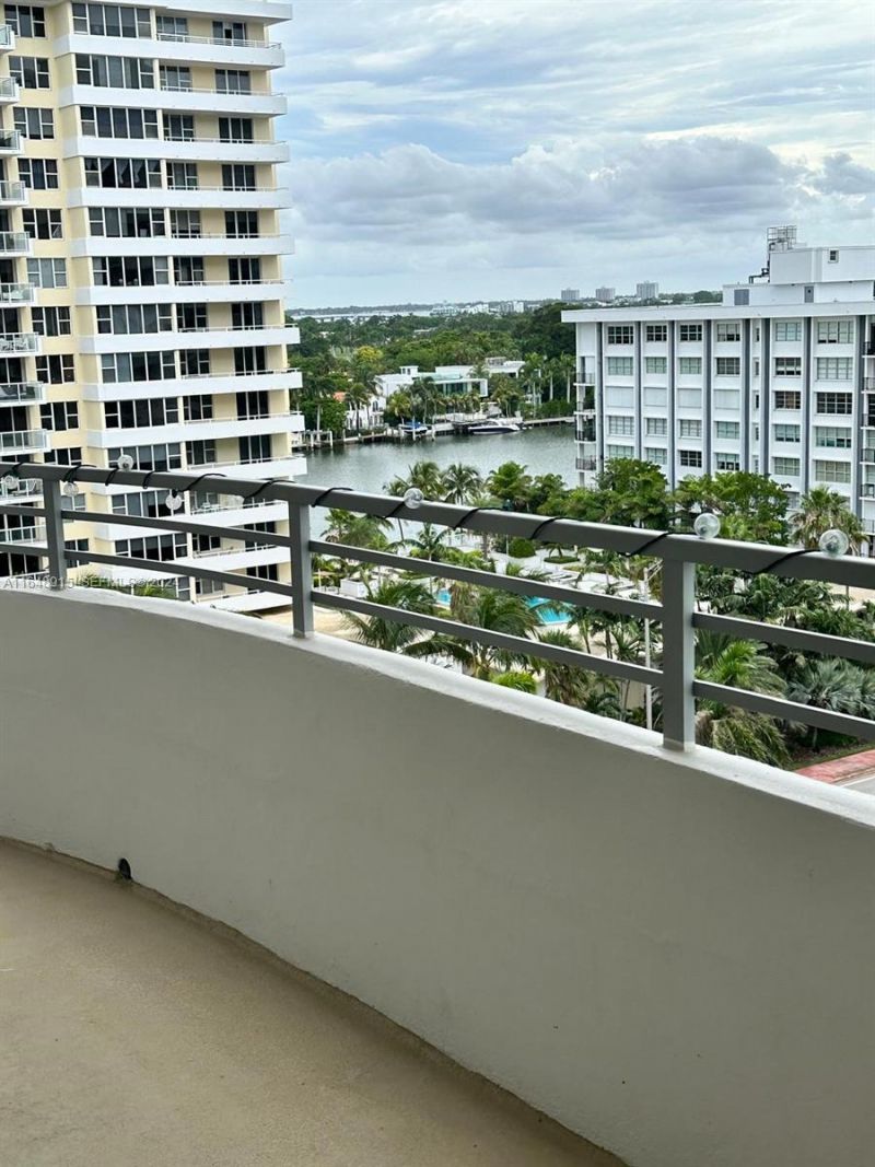 5555 Collins Ave, Unit 10B, Miami Beach, FL 33140 Photo