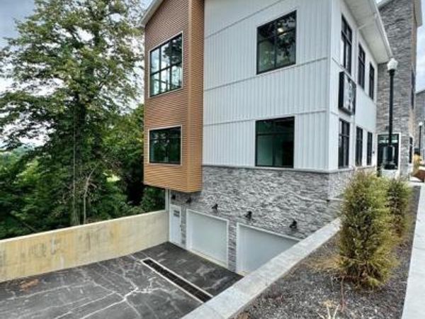 3900 MARKET, CAMP HILL, PA 17011
