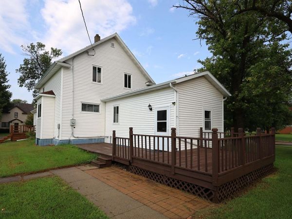 120 2nd Street NW, Hillsboro, ND 58045