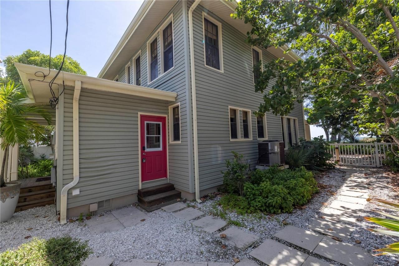 516 Gulf Boulevard, Indian Rocks Beach, FL 33785 Photo