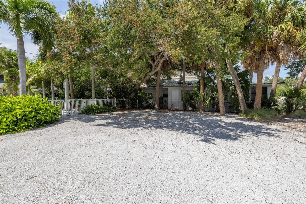 516 Gulf Boulevard, Indian Rocks Beach, FL 33785 Photo