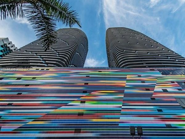 45 SW 9th St, Unit 1005, Miami, FL 33130