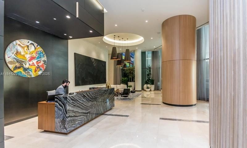 45 SW 9th St, Unit 1005, Miami, FL 33130 Photo