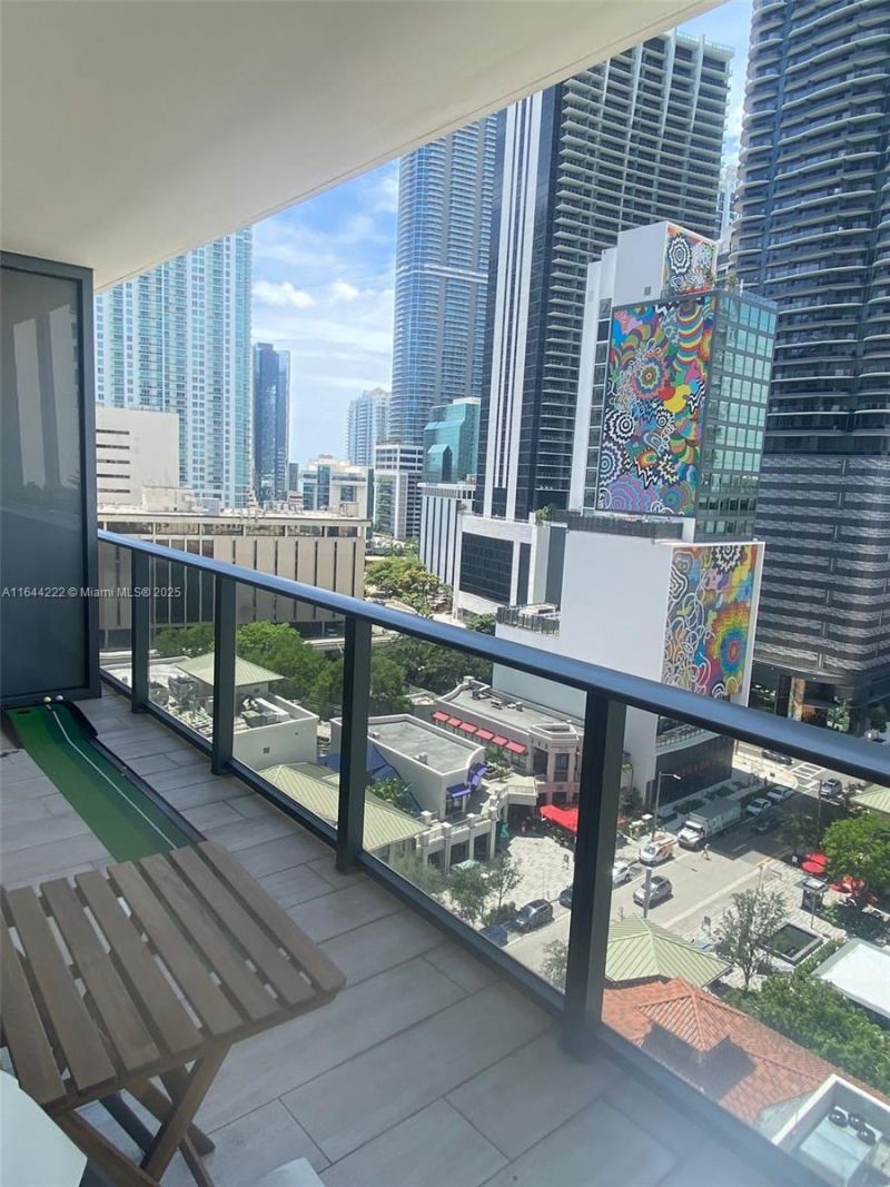 45 SW 9th St, Unit 1005, Miami, FL 33130 Photo