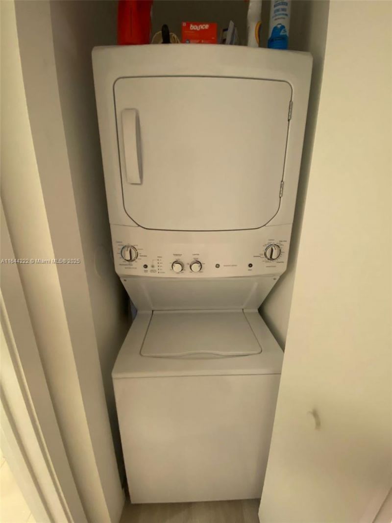 45 SW 9th St, Unit 1005, Miami, FL 33130 Photo