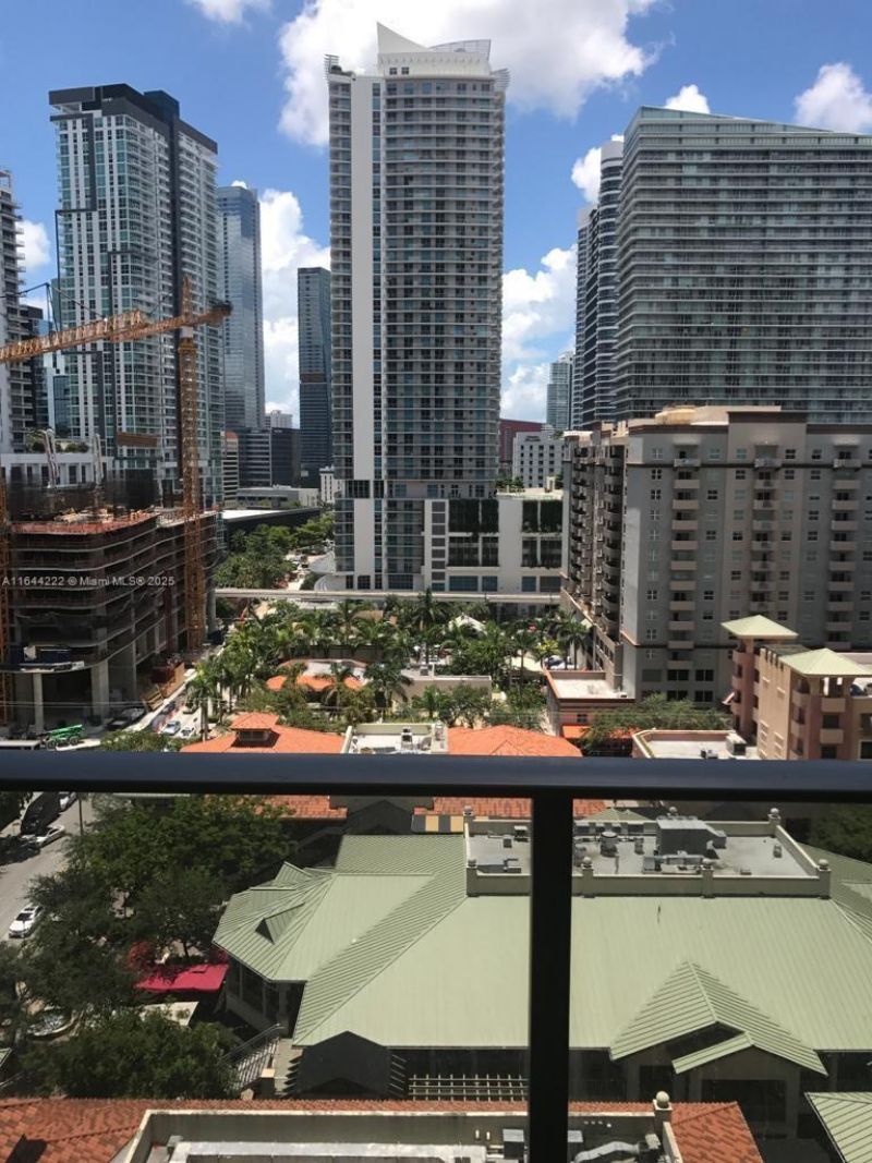 45 SW 9th St, Unit 1005, Miami, FL 33130 Photo