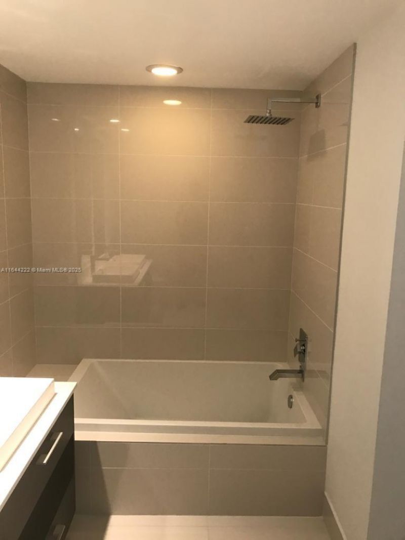 45 SW 9th St, Unit 1005, Miami, FL 33130 Photo