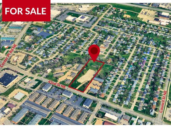 1622 42nd Street NE, Cedar Rapids, IA 52402