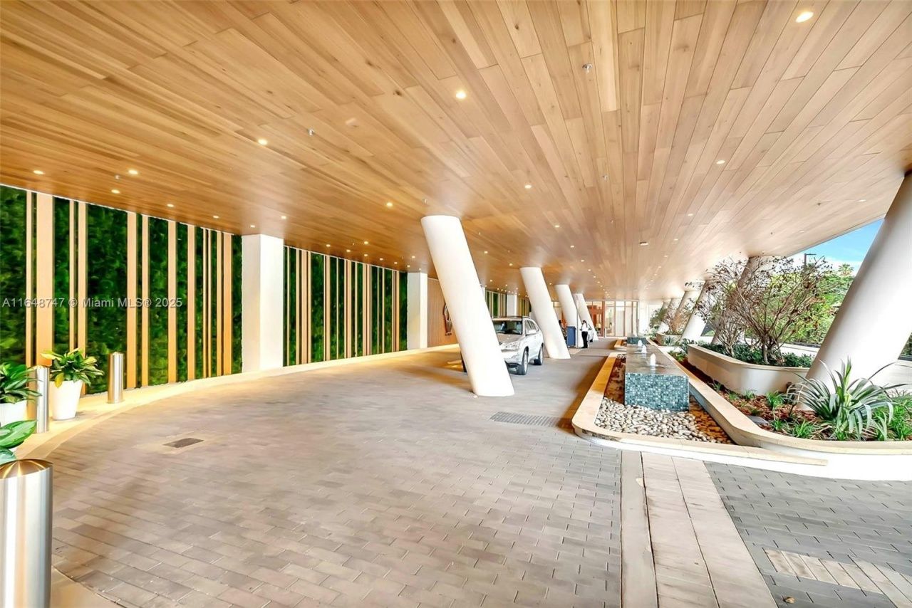 2678 Tigertail Ave, Unit 1905, Miami, FL 33133 Photo