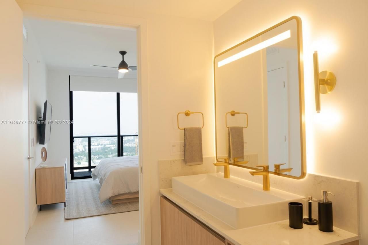 601 NE 1 Ave, Unit 4704, Miami, FL 33132 Photo