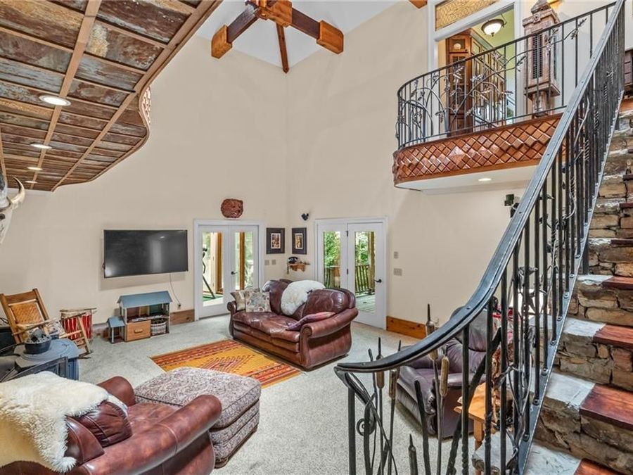Property Image 100