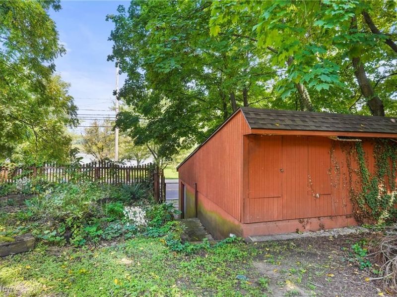 796 Portage Lakes Drive, Akron, OH 44319 Photo 2