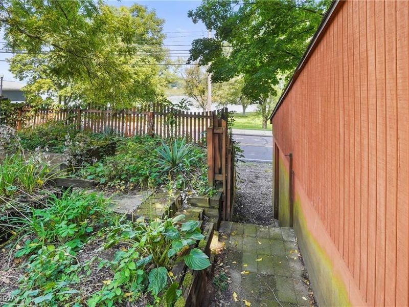 796 Portage Lakes Drive, Akron, OH 44319 Photo 3