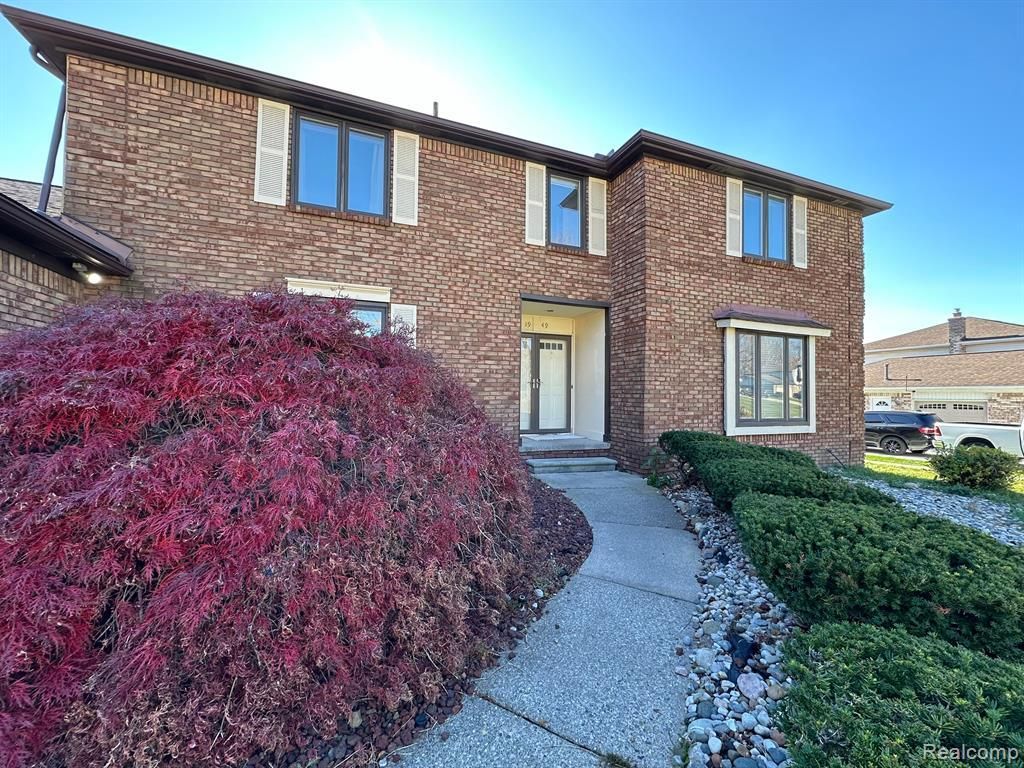 1949 Kilburn Road N, Rochester Hills, MI 48306 Main Photo