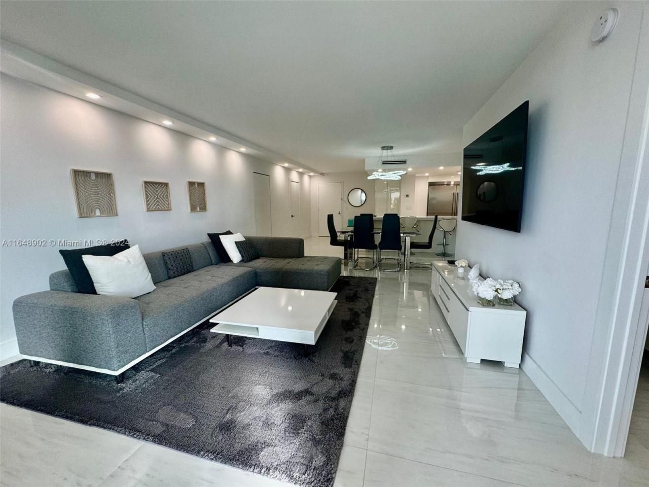 9801 Collins Ave, Unit 5U, Bal Harbour, FL 33154 Photo