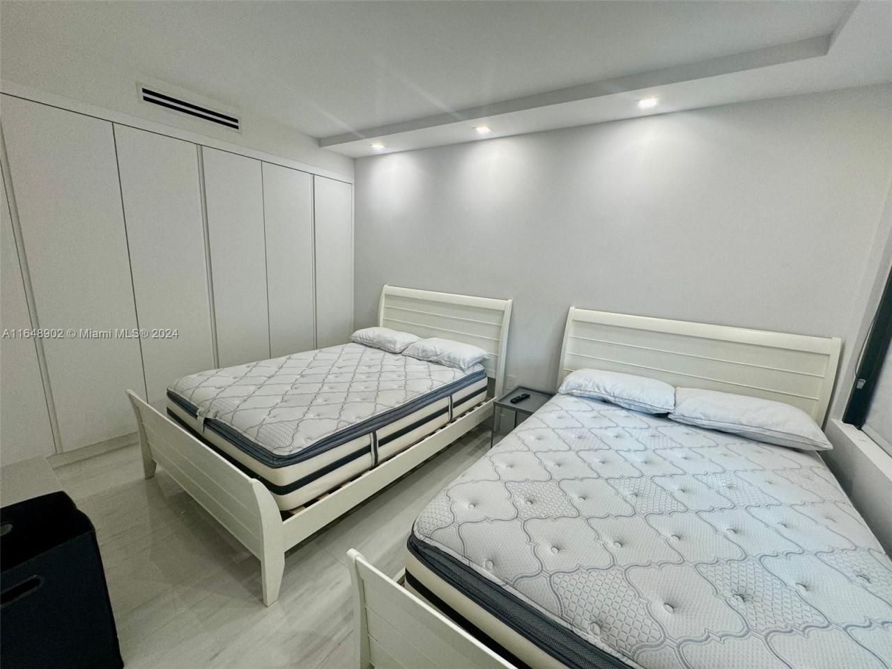 9801 Collins Ave, Unit 5U, Bal Harbour, FL 33154 Photo