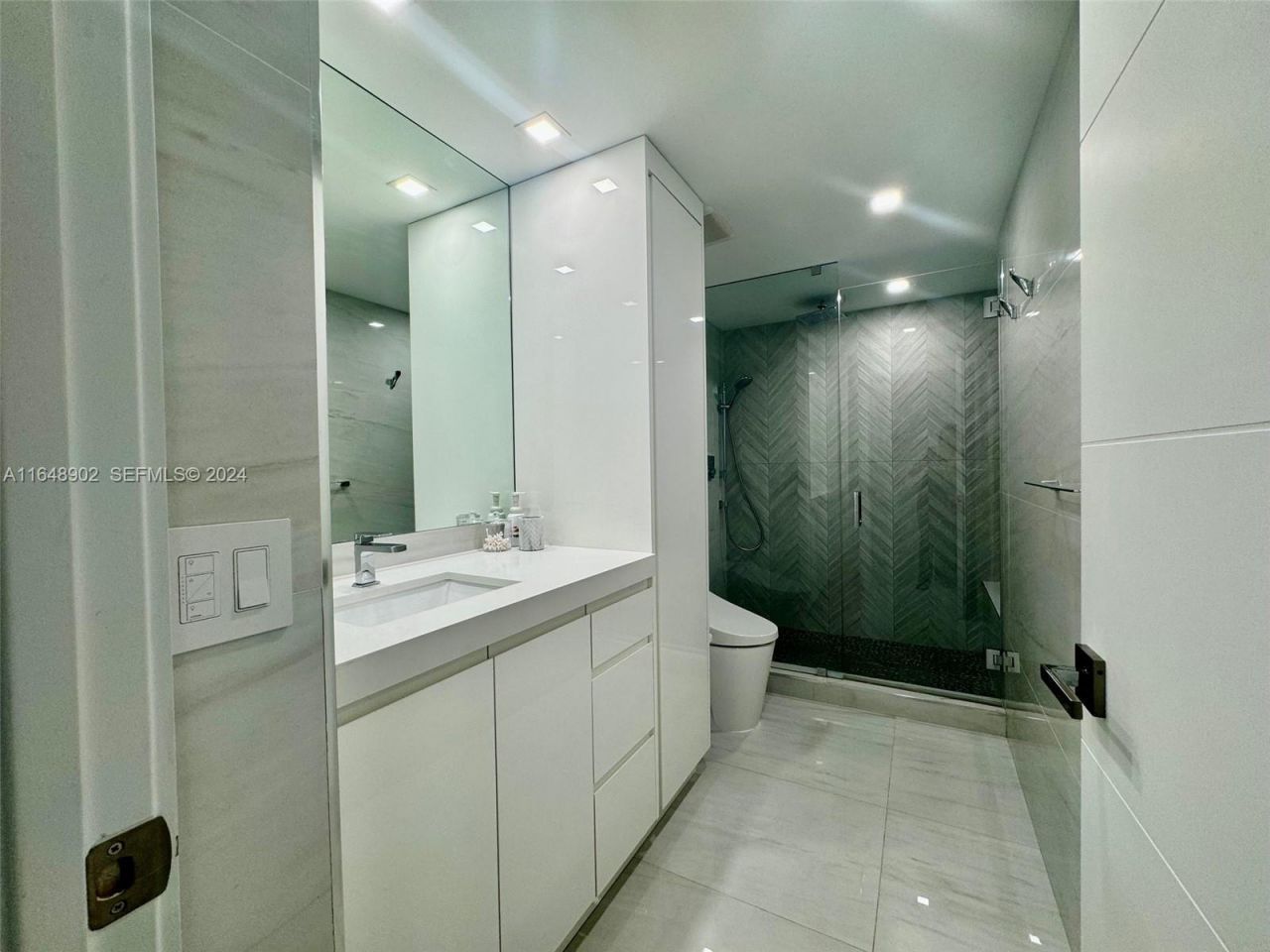 9801 Collins Ave, Unit 5U, Bal Harbour, FL 33154 Photo