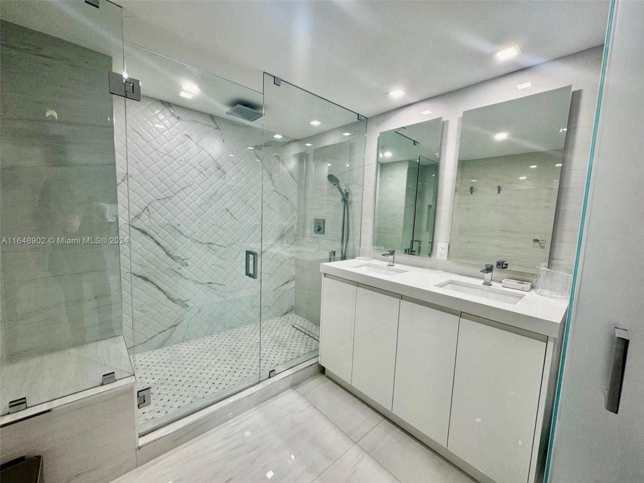 9801 Collins Ave, Unit 5U, Bal Harbour, FL 33154 Photo
