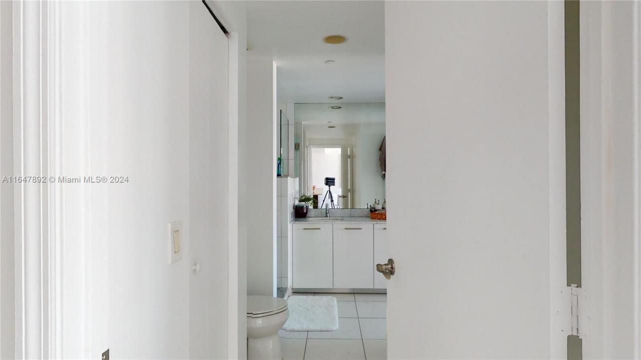 500 Brickell Ave, Unit 3405, Miami, FL 33131 Photo