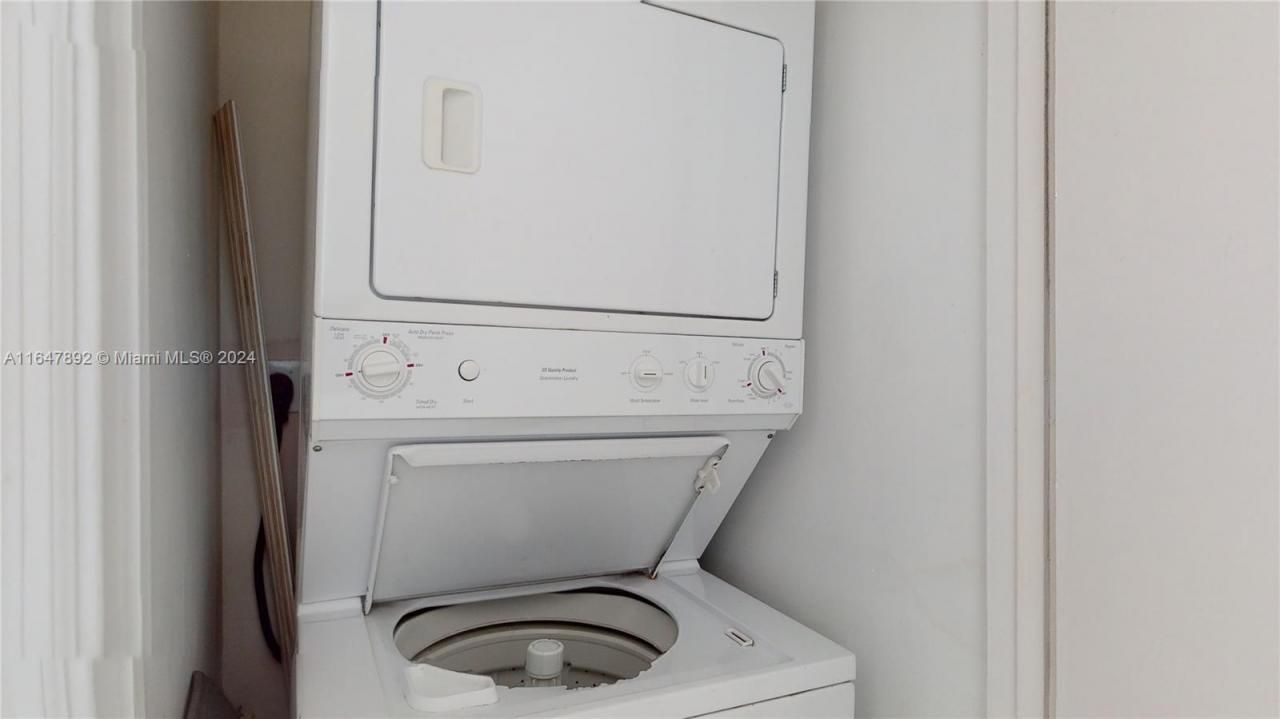 500 Brickell Ave, Unit 3405, Miami, FL 33131 Photo