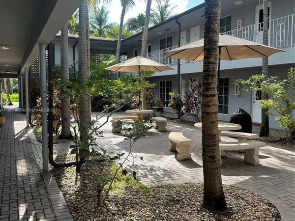 105 NE 12th Ave, Unit 5, Hallandale Beach, FL 33009