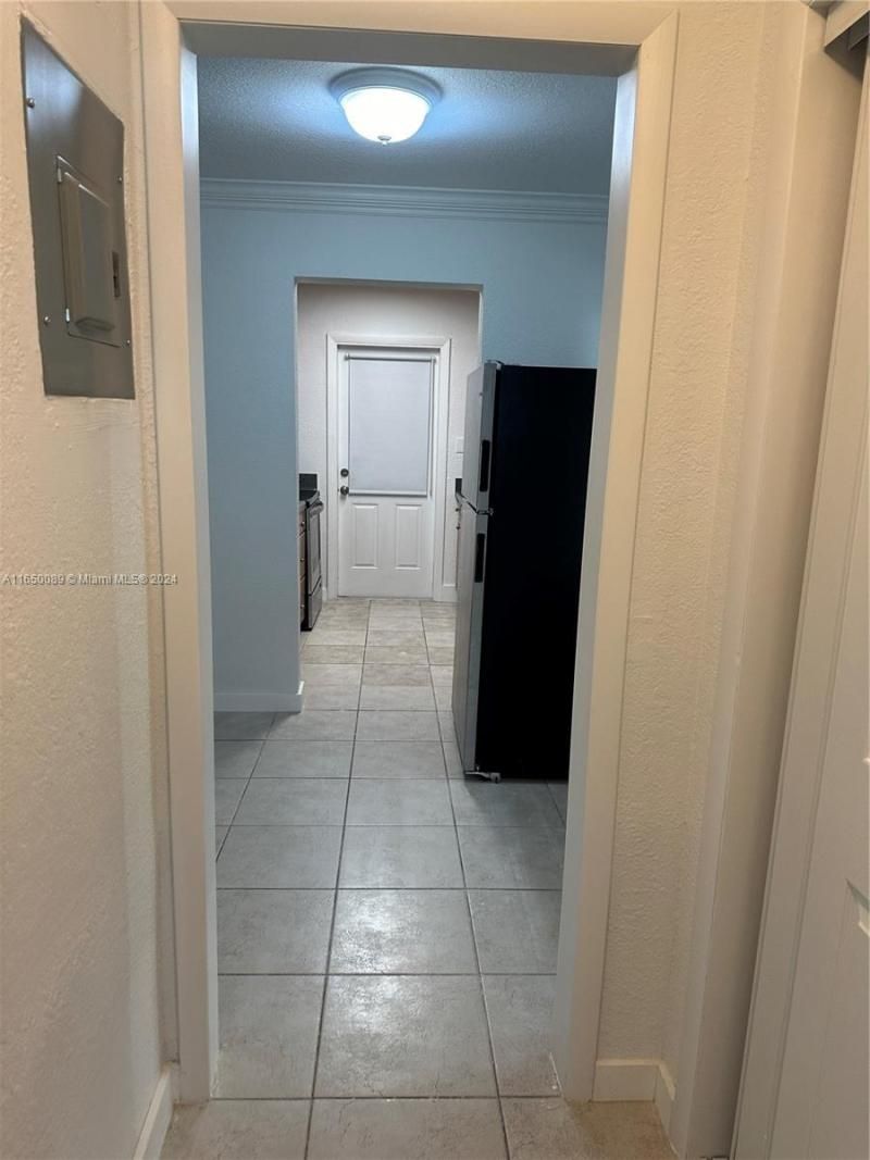 105 NE 12th Ave, Unit 5, Hallandale Beach, FL 33009 Photo
