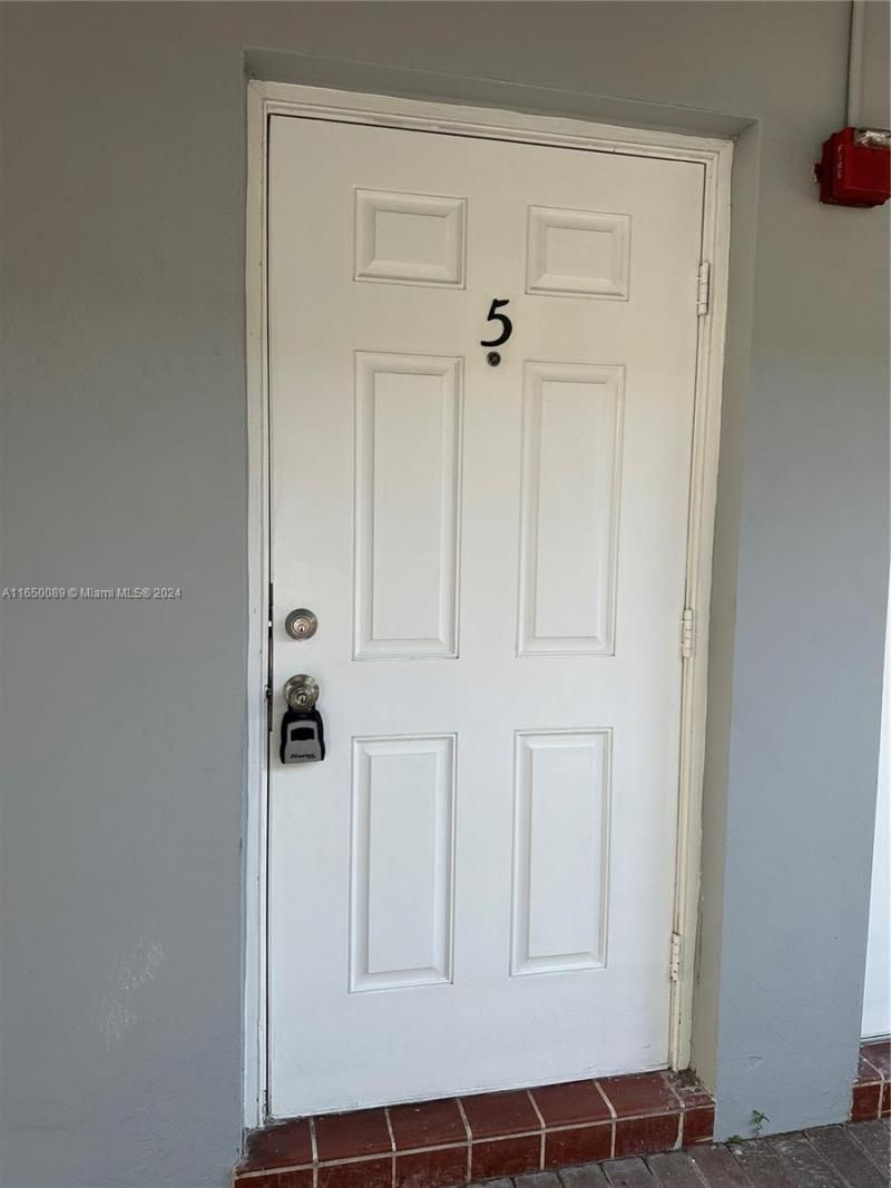 105 NE 12th Ave, Unit 5, Hallandale Beach, FL 33009 Photo