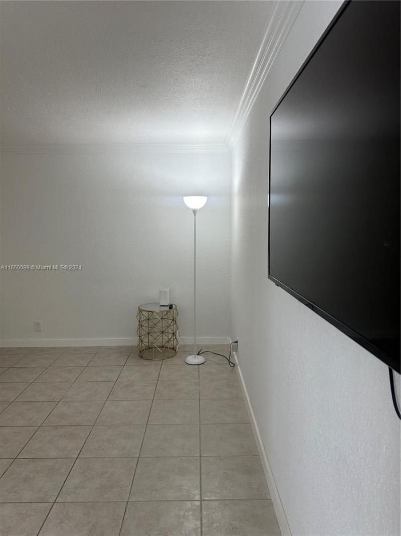 105 NE 12th Ave, Unit 5, Hallandale Beach, FL 33009 Photo