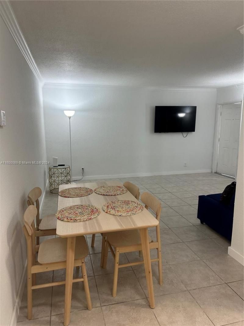 105 NE 12th Ave, Unit 5, Hallandale Beach, FL 33009 Photo