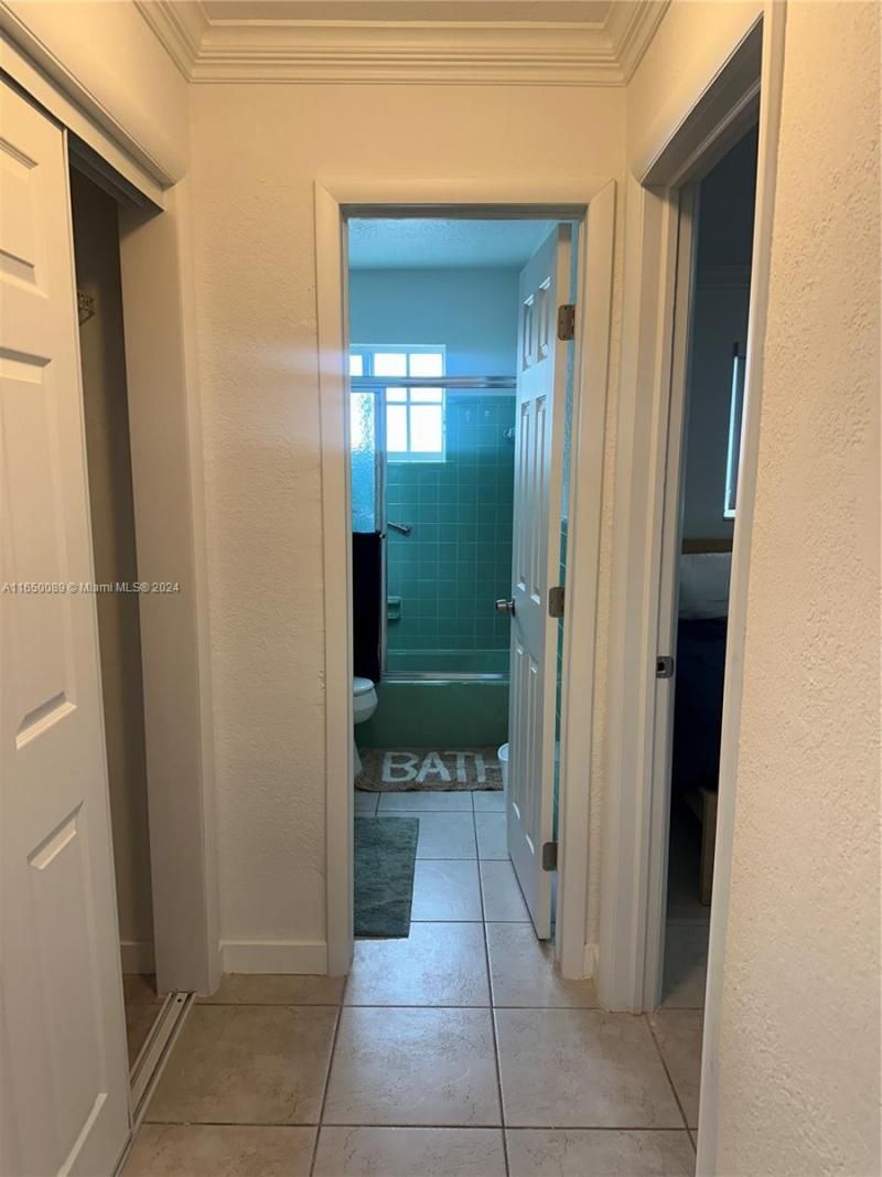 105 NE 12th Ave, Unit 5, Hallandale Beach, FL 33009 Photo