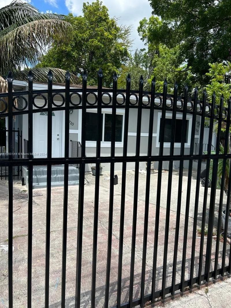 7710 NE 1st Ct, Miami, FL 33138 Photo