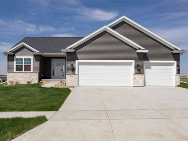 1519 Cardinal Drive, Fairfax, IA 52228