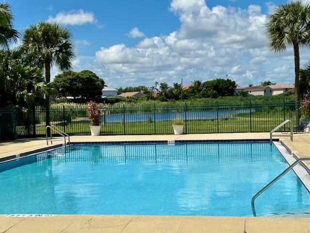 1422 W Meadows Circle, Unit 1422, Boynton Beach, FL 33436 Photo