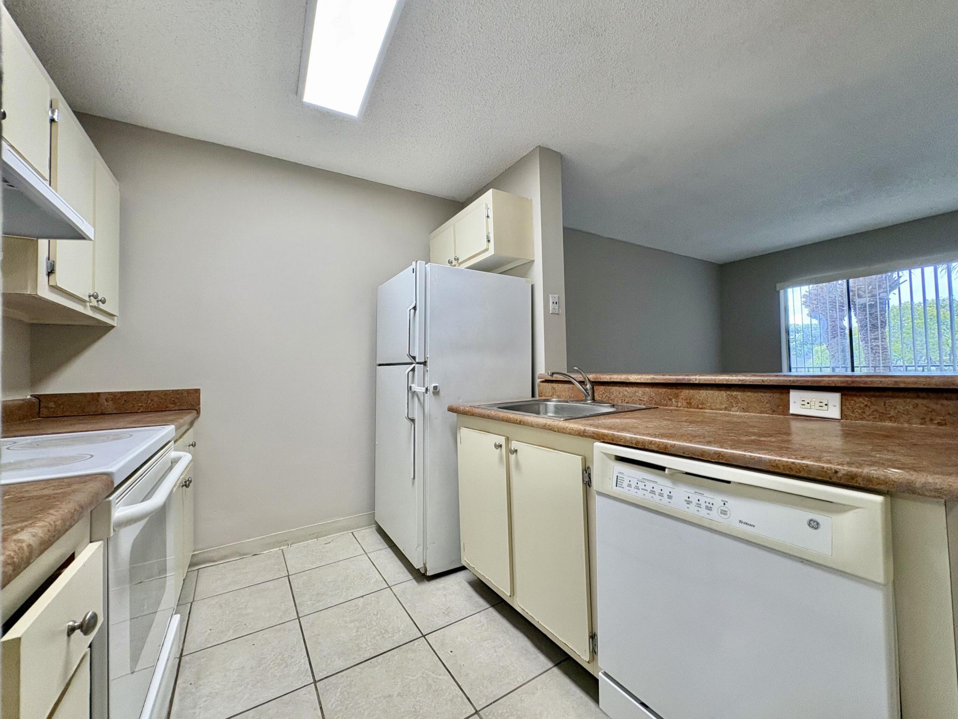 1422 W Meadows Circle, Unit 1422, Boynton Beach, FL 33436 Photo